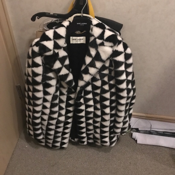 Meet your Posher, Adrienne -Posh Ambassador✨♥️ - Picture 2 of 15